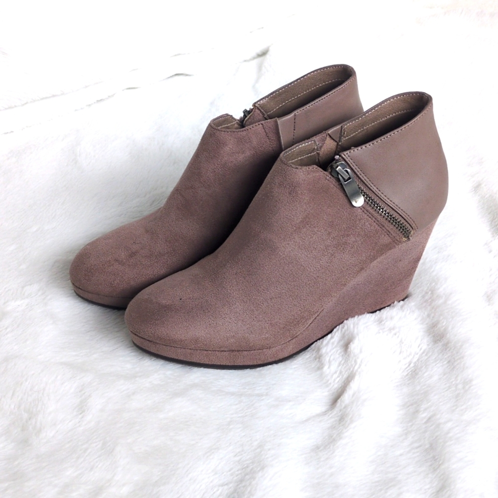 CL by Laundry Suede Wedge Heeled Booties Size 8